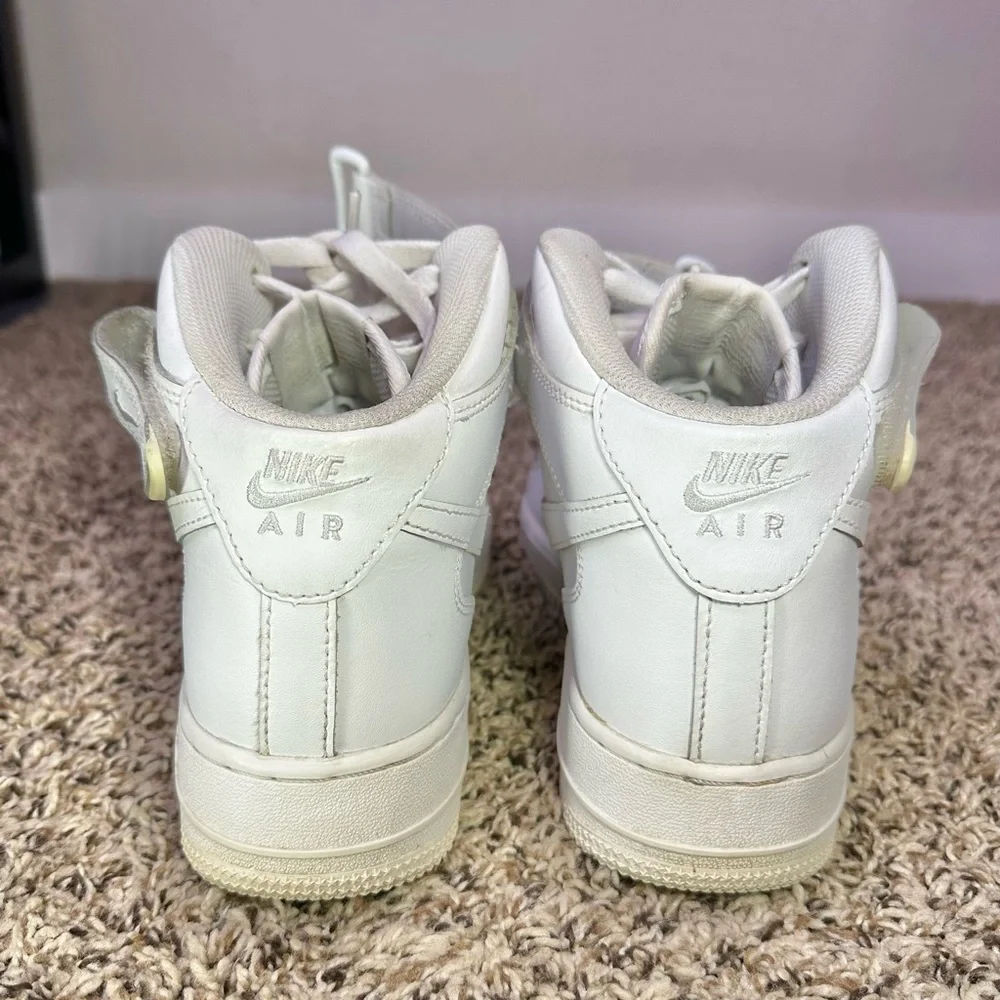 Nike Air Force 1 Mid Triple White Youth Size 7Y/8.5W‎ AF1 High Top